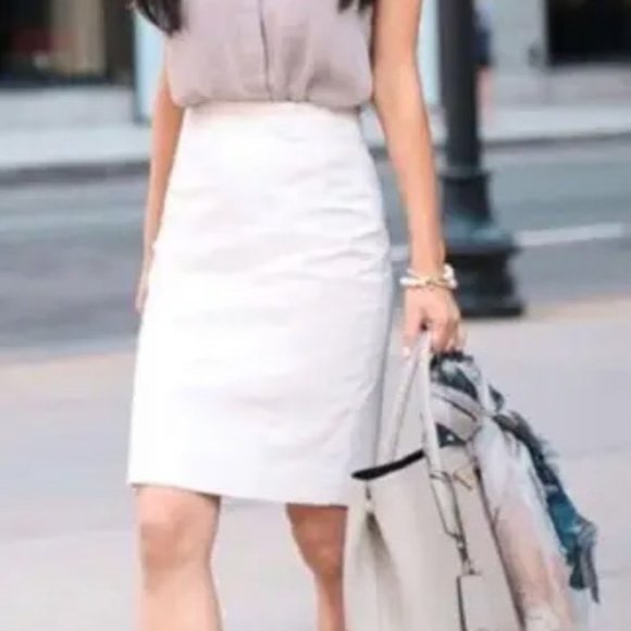Banana Republic Dresses & Skirts - Banana Republic White Pencil Skirt with Pockets Sz 6